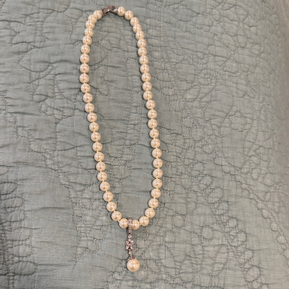 Classic Cream Pearl Pendant Necklace - Elegant Women’s Jewelry